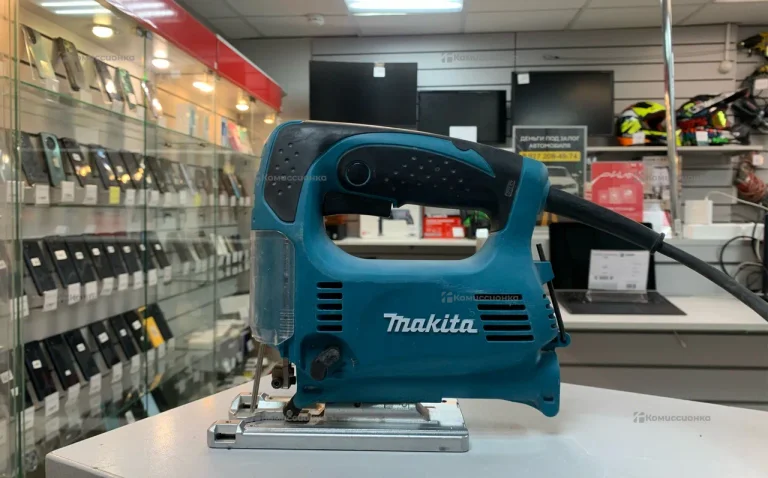 Электро лобзик Makita 4329