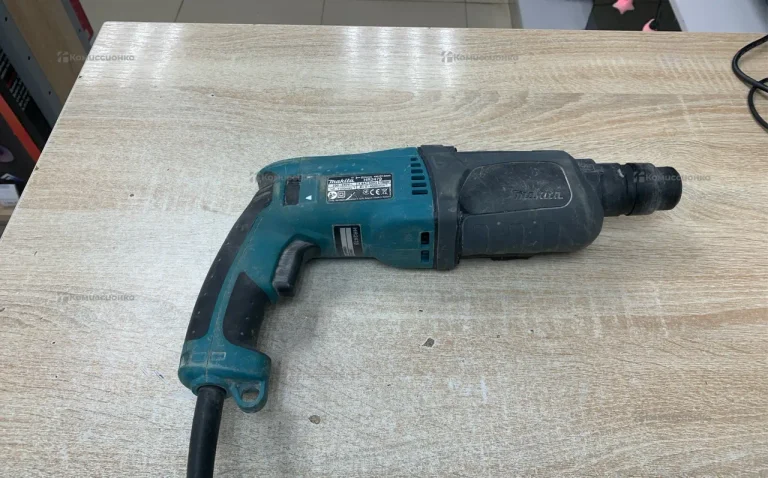 Перфоратор Makita HR2470