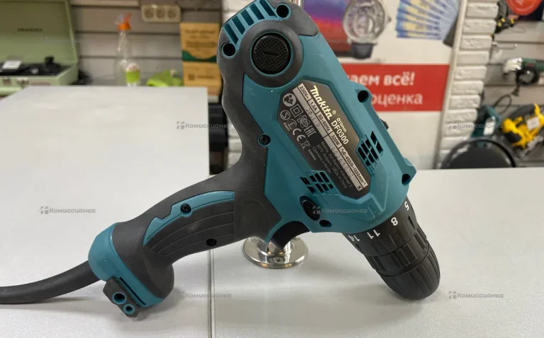 Сетевая дрель-шуруповерт Makita DF0300