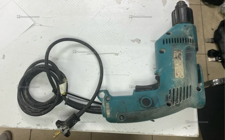 Шуруповерт по гипсу makita 4000.