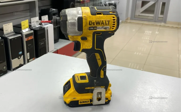 Винтовёрт DeWalt DCF887