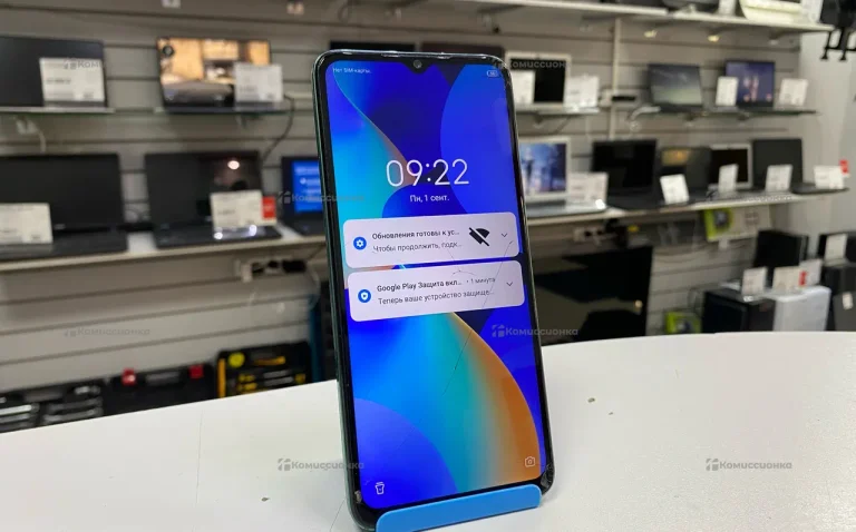 Телефон Tecno Spark 10C 4/64 ГБ