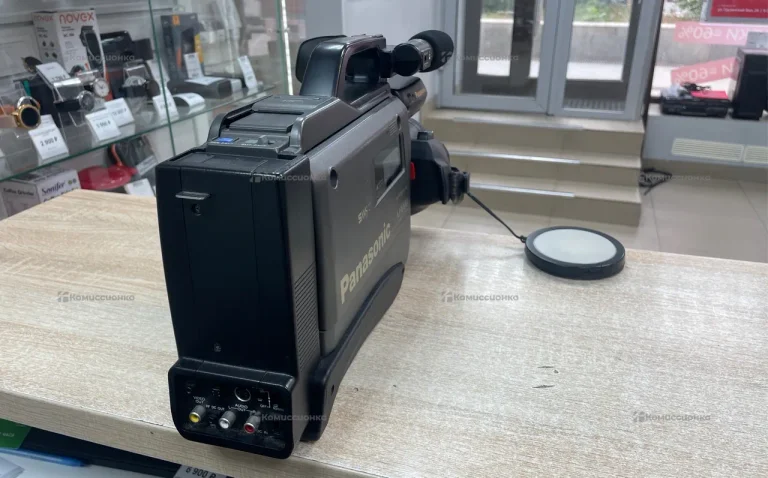 Видеокамера Panasonic M9000