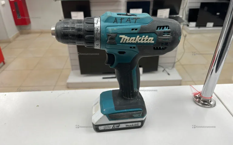 Аккумуляторная дрель-шуруповерт Makita DF488DWE