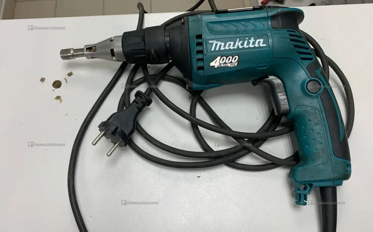 Шуруповерт makita FS4000