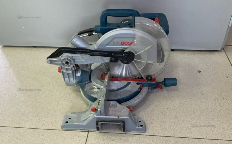 Торцовая пила Bosch GCM 216