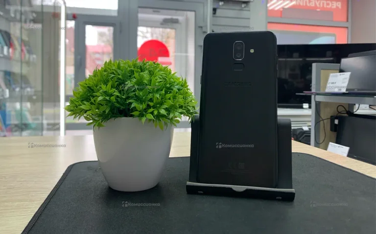 Samsung Galaxy J8 3/32 ГБ