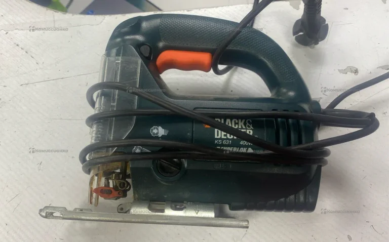 Электролобзик Black&Decker KS631