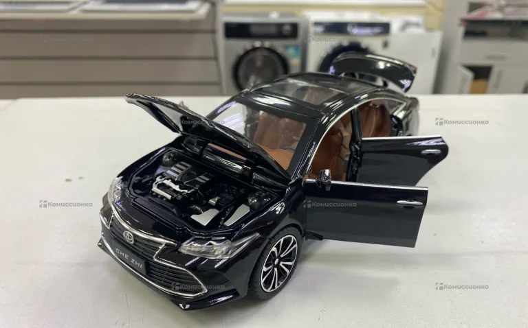 Металлическая инерционная машинка Toyota Camry VIII - 21 см (масштаб 1:24) свет звук