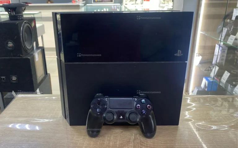 Приставка PS4. PS4 FAT 500Gb