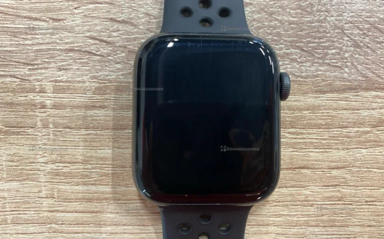 Apple Watch SE 44mm Nike