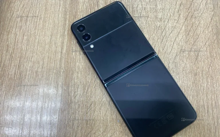 Samsung Galaxy Z Flip3 5G 8/128 ГБ