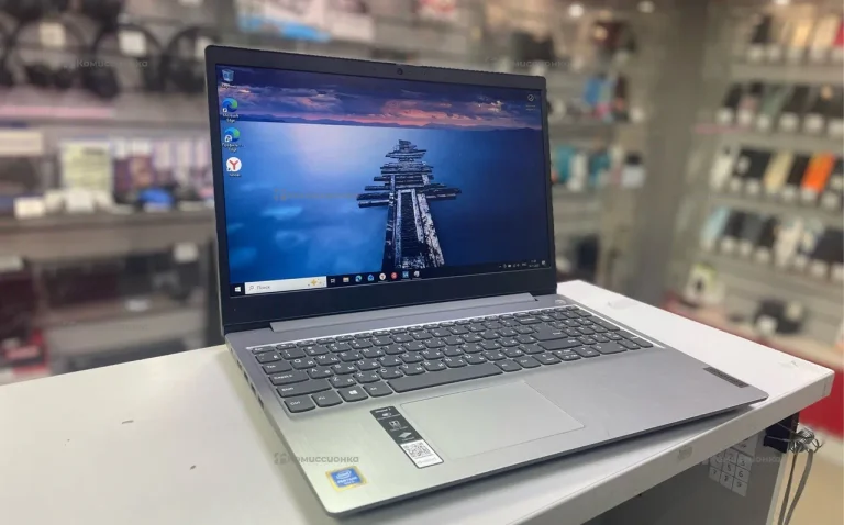 Ноутбук  Lenovo IdeaPad 3 15ml05/Intel UND Graphic