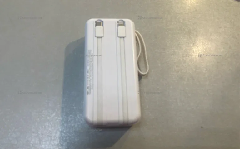Power Bank  белый с проводами