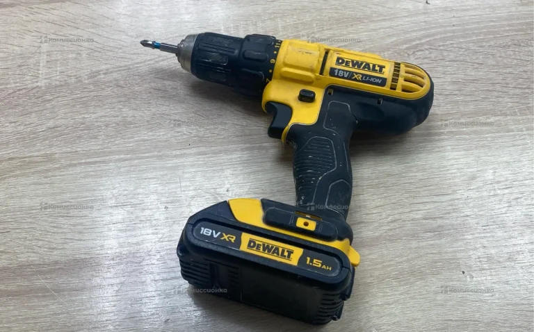 Шуруповерт dewalt dcs771