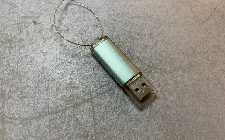 Флеш накопитель SP 16 GB