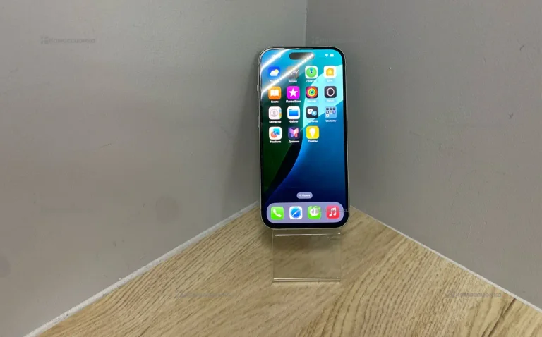 Apple iPhone 15 6/128 ГБ