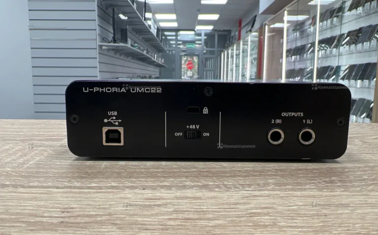 Звуковая карта behringer u-phoria umc22