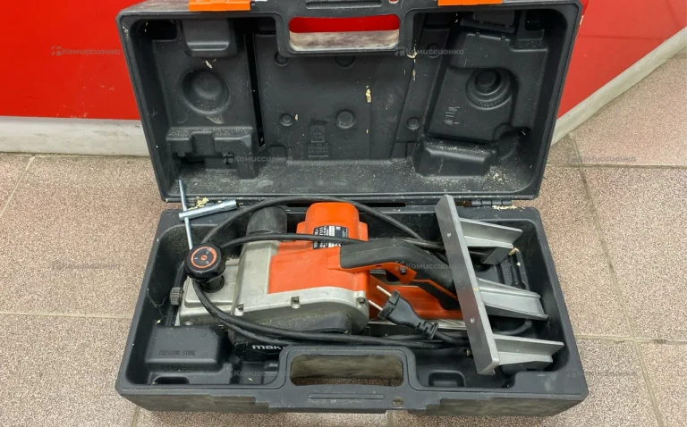 Электрорубанок Maktec mt111