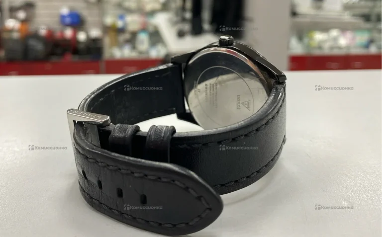 Часы Guess