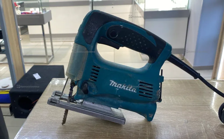 Электролобзик makita 4329