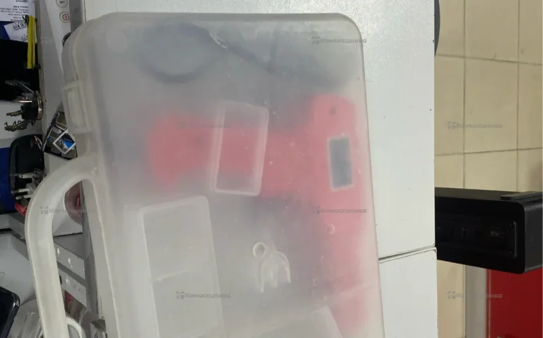 Пластиковый пистолет для пластика