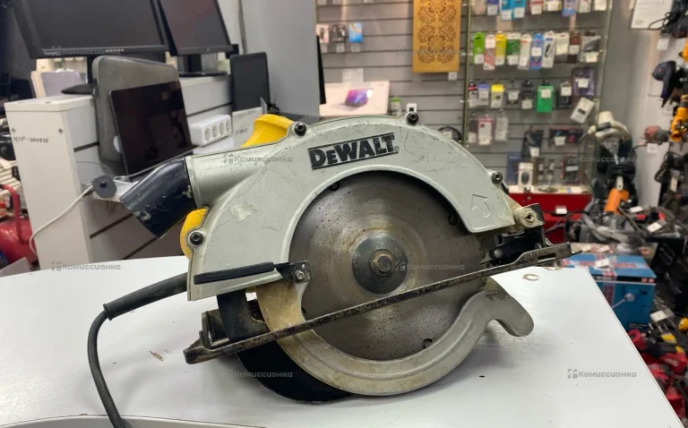 Дисковая пила dewalt D23620