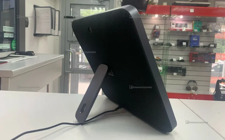 Умный дисплей Xiaomi с Алисой 10R