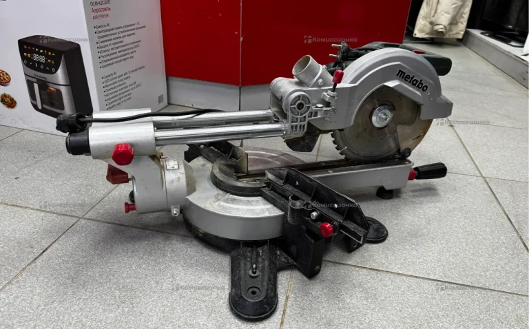 Торцовочная пила Metabo KGS 216M