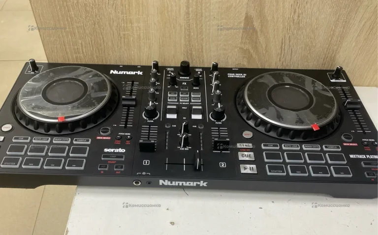 DJ контроллер Numark Mixtrack Platinum FX
