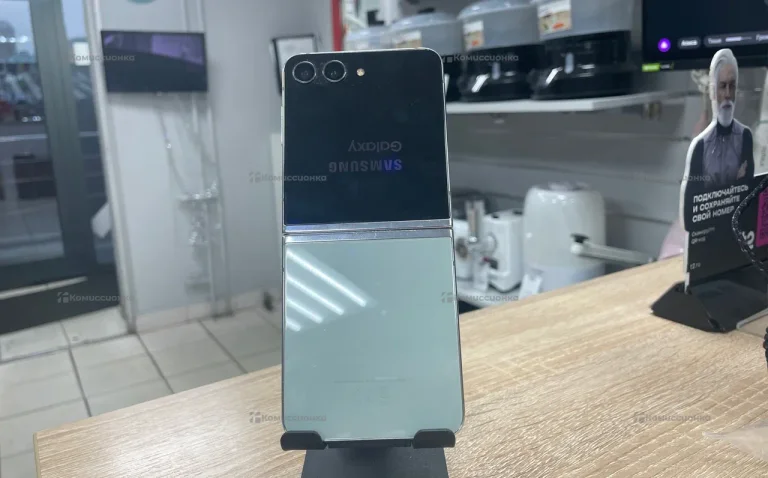 Samsung Galaxy Z Flip5 8/256 ГБ