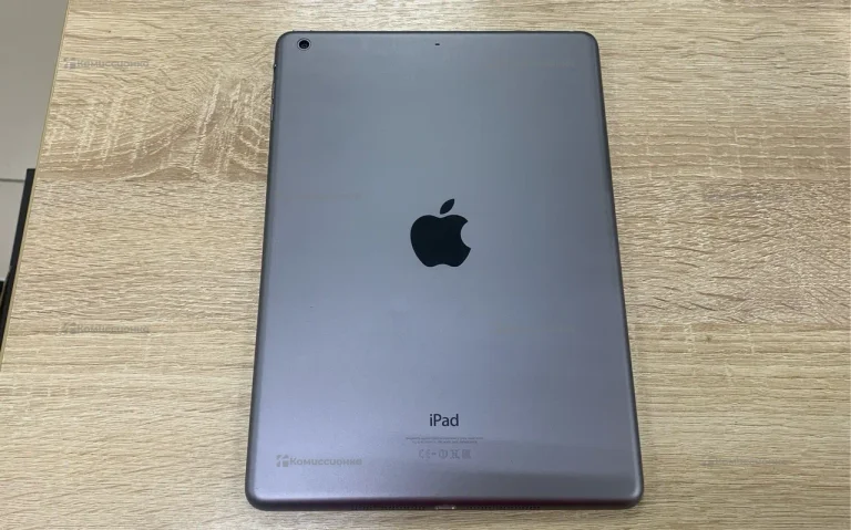 Планшет Apple iPad Air 16Gb Wi-Fi