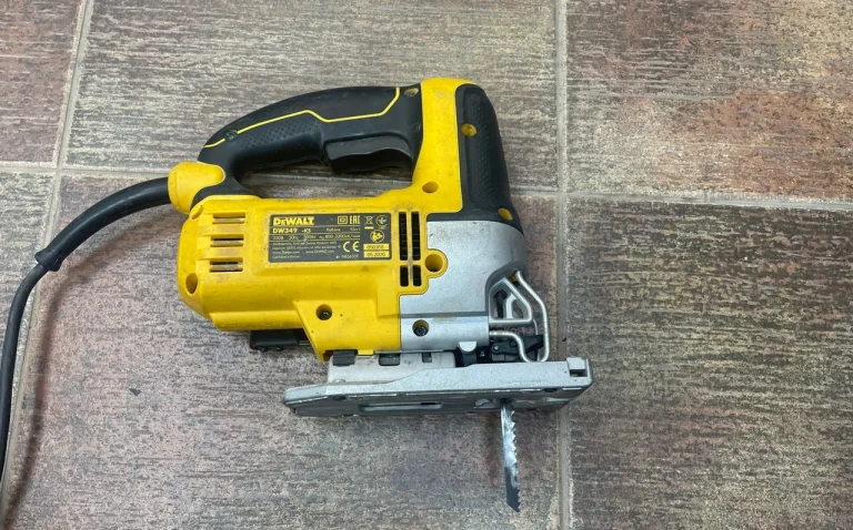 Электролобзик DeWALT DW349-KS