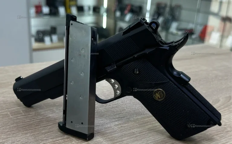 Страйкбольный пистолет Colt WE