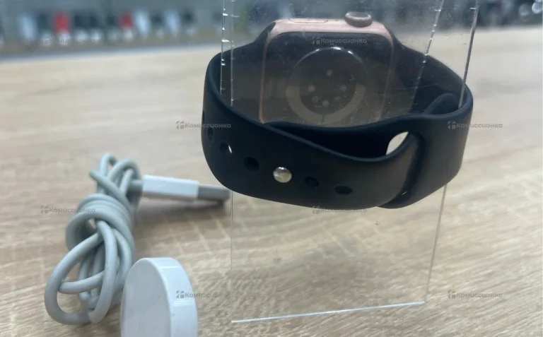 Часы  Apple Watch Series 6