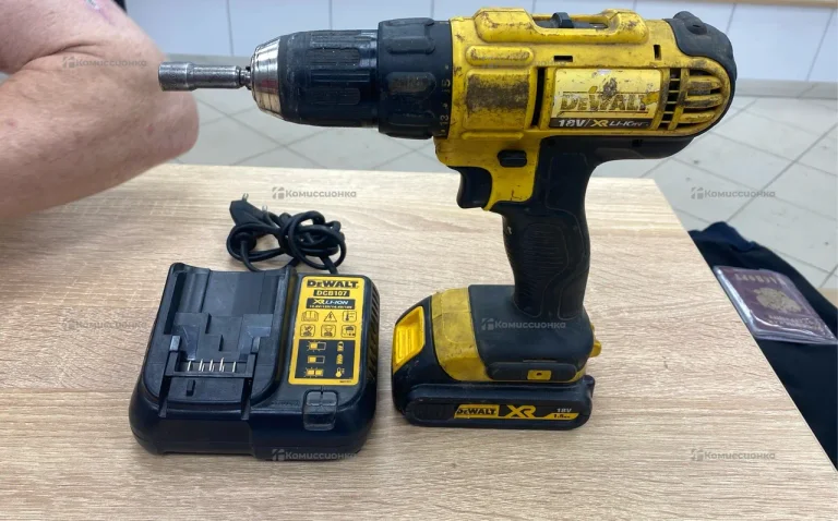 Аккумуляторная дрель-шуруповерт Makita DCD919