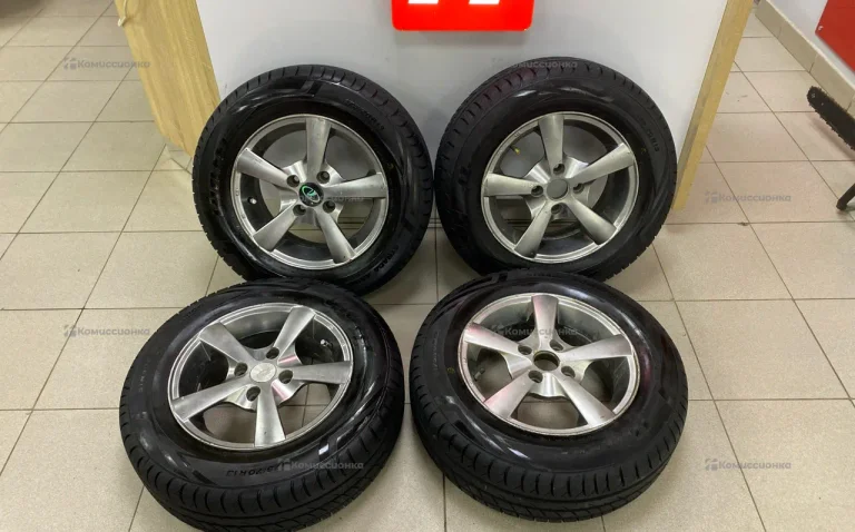 Комплект колес Viatti Strada 175/70R13