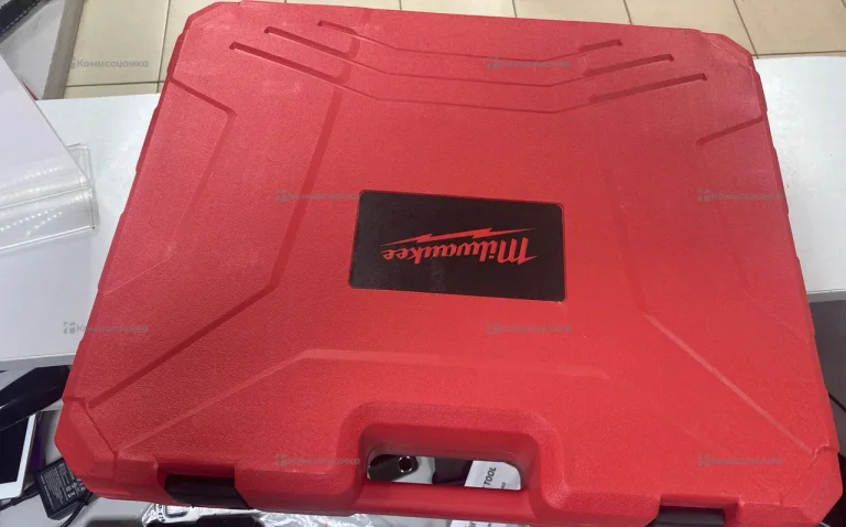 набор Milwaukee 4 в 1.
