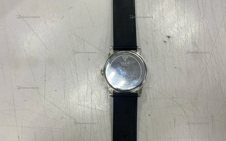 Часы  Guess W0991G1