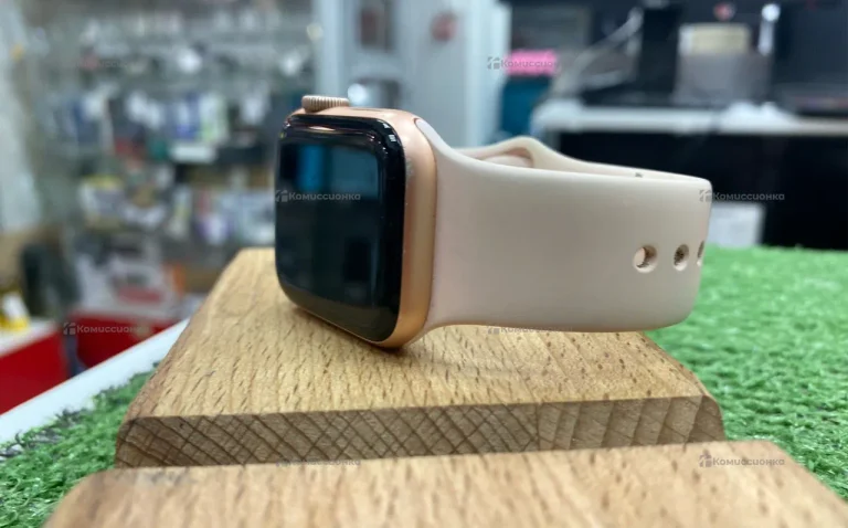 Часы  Apple Watch Series 4 40mm