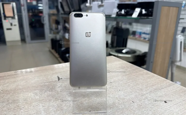OnePlus 5 6/64 ГБ