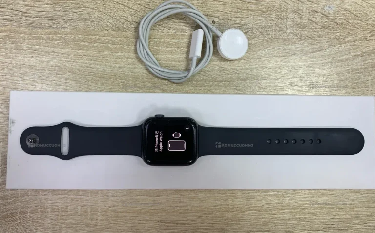 Часы Apple Watch SE 44mm
