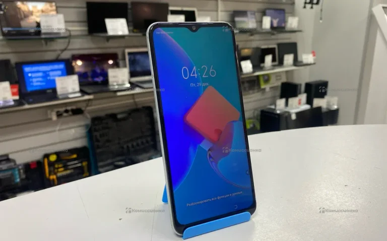 Телефон Tecno Spark 8C 4/64Gb