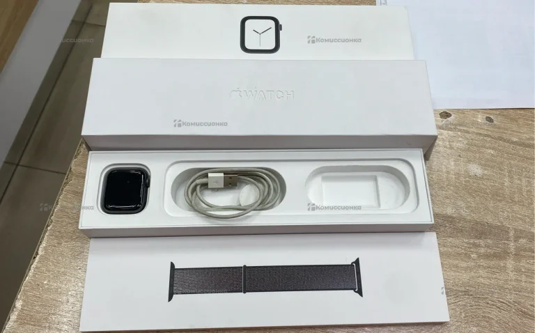 Часы  Apple Watch Series 4 40mm space gray alumini