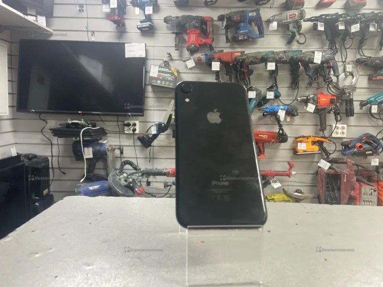 Apple iPhone XR 64ГБ.