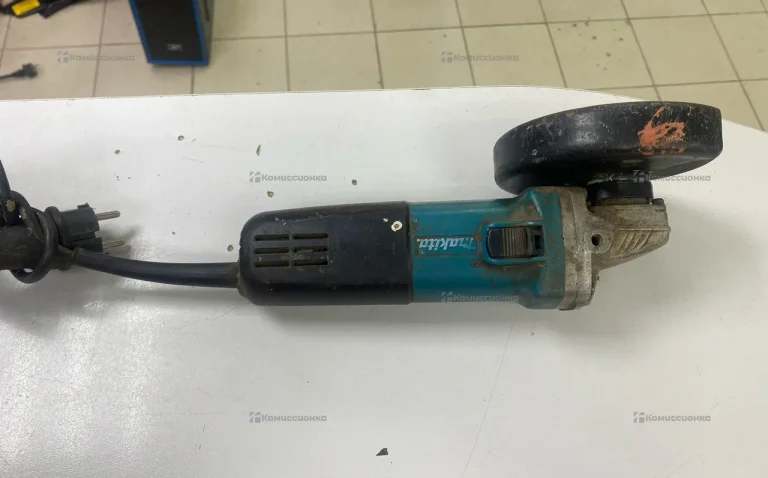 Makita УШМ 9555HN