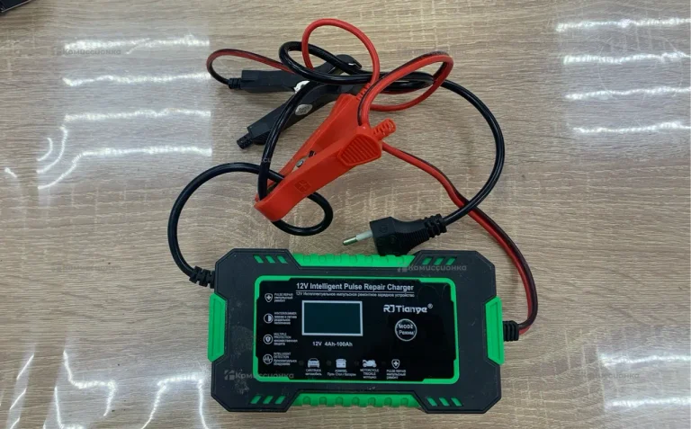 Автомобильное зарядное устройство 12V6A