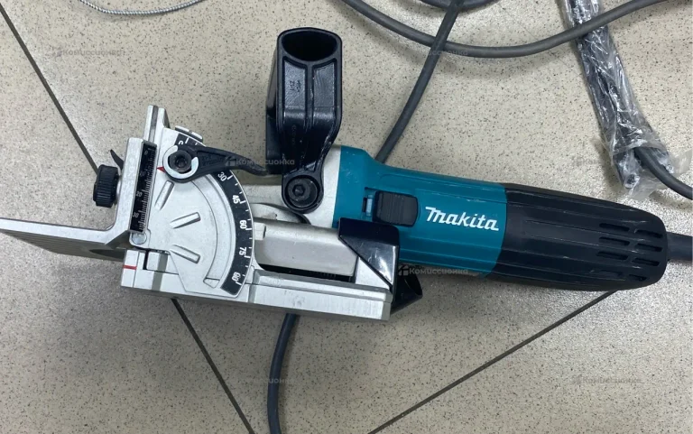 Фрезер makita PJ7000