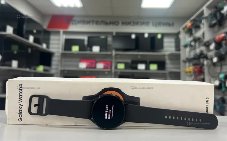 Часы  Samsung Galaxy Watch 4