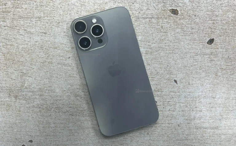 Apple iPhone XR 3/128 ГБ (в корпусе 15 Pro)